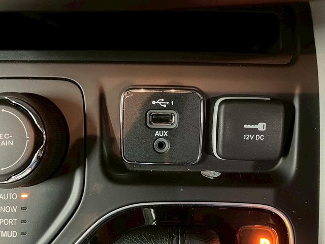 ジープ・チェロキー (禁煙車)(白本革)(メーカーナビ)(バックカメラ)(レーダークルーズ)(ルーフレール)(LEDヘッドライト)(シートヒーター&クーラー)(プッシュスタート&スマートキー)(純正18インチAW)(34枚目)