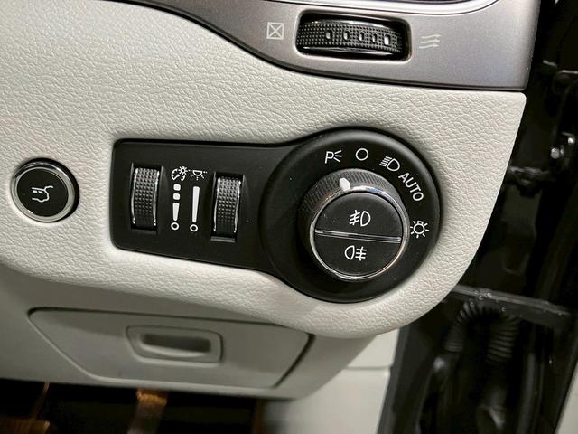 ジープ・チェロキー (禁煙車)(白本革)(メーカーナビ)(バックカメラ)(レーダークルーズ)(ルーフレール)(LEDヘッドライト)(シートヒーター&クーラー)(プッシュスタート&スマートキー)(純正18インチAW)(39枚目)