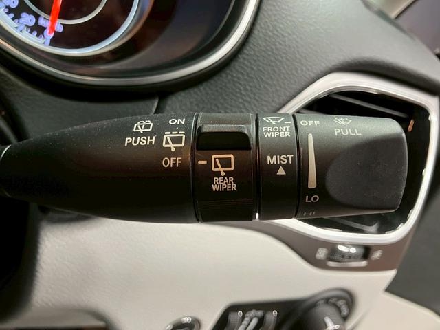 ジープ・チェロキー (禁煙車)(白本革)(メーカーナビ)(バックカメラ)(レーダークルーズ)(ルーフレール)(LEDヘッドライト)(シートヒーター&クーラー)(プッシュスタート&スマートキー)(純正18インチAW)(41枚目)