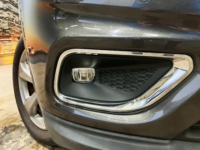 ジープ・チェロキー (禁煙車)(白本革)(メーカーナビ)(バックカメラ)(レーダークルーズ)(ルーフレール)(LEDヘッドライト)(シートヒーター&クーラー)(プッシュスタート&スマートキー)(純正18インチAW)(45枚目)