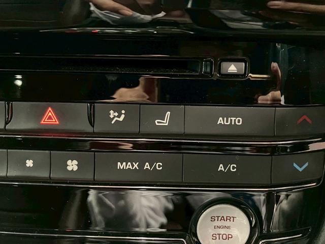 Fペイス S 4WD(禁煙車)(茶本革シート)(クルコン)(全周囲カメラ)(メーカーナビ)(シートヒーター&エアコン)(パワーバックドア)(パドルシフト)(LEDヘッドライト)(ETC)(純正20インチAW)(12枚目)