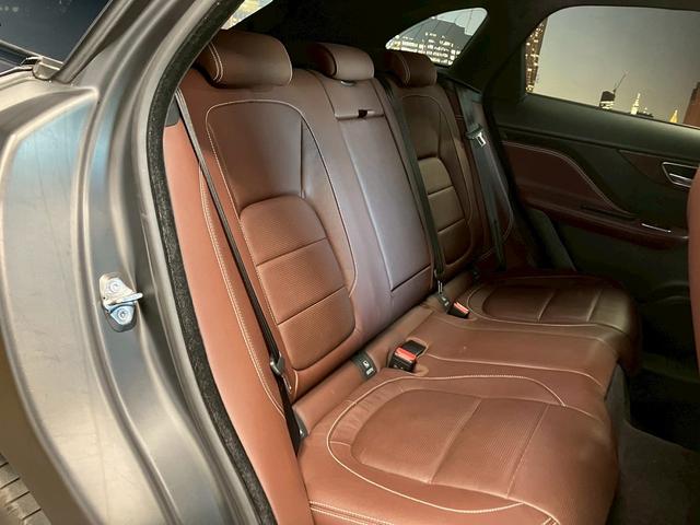 Fペイス S 4WD(禁煙車)(茶本革シート)(クルコン)(全周囲カメラ)(メーカーナビ)(シートヒーター&エアコン)(パワーバックドア)(パドルシフト)(LEDヘッドライト)(ETC)(純正20インチAW)(18枚目)