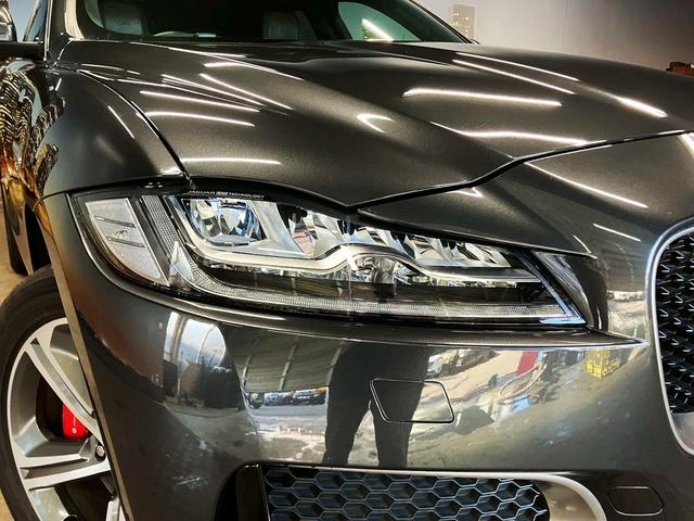 Fペイス S 4WD(禁煙車)(茶本革シート)(クルコン)(全周囲カメラ)(メーカーナビ)(シートヒーター&エアコン)(パワーバックドア)(パドルシフト)(LEDヘッドライト)(ETC)(純正20インチAW)(42枚目)