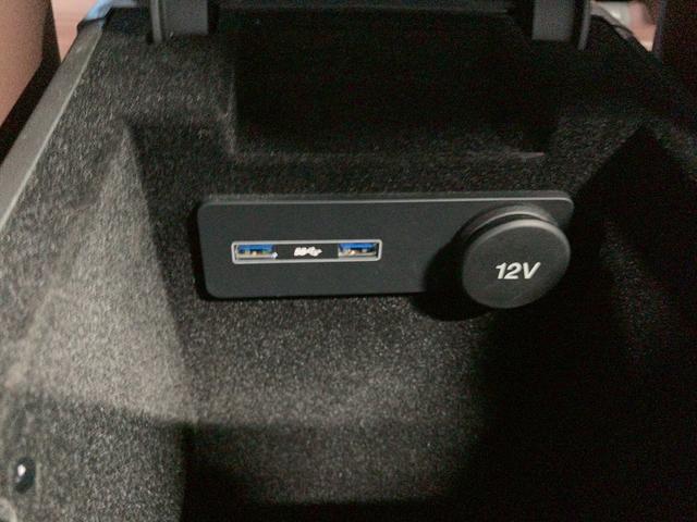 Fペイス S 4WD(禁煙車)(茶本革シート)(クルコン)(全周囲カメラ)(メーカーナビ)(シートヒーター&エアコン)(パワーバックドア)(パドルシフト)(LEDヘッドライト)(ETC)(純正20インチAW)(52枚目)