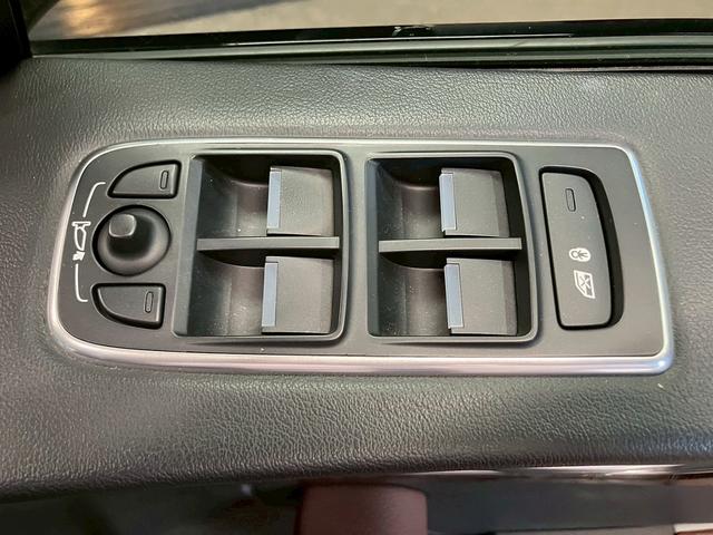 Fペイス S 4WD(禁煙車)(茶本革シート)(クルコン)(全周囲カメラ)(メーカーナビ)(シートヒーター&エアコン)(パワーバックドア)(パドルシフト)(LEDヘッドライト)(ETC)(純正20インチAW)(53枚目)