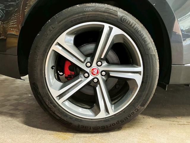 Fペイス S 4WD(禁煙車)(茶本革シート)(クルコン)(全周囲カメラ)(メーカーナビ)(シートヒーター&エアコン)(パワーバックドア)(パドルシフト)(LEDヘッドライト)(ETC)(純正20インチAW)(62枚目)