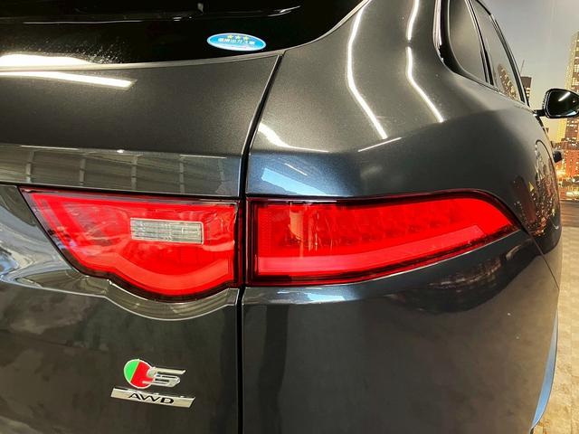 Fペイス S 4WD(禁煙車)(茶本革シート)(クルコン)(全周囲カメラ)(メーカーナビ)(シートヒーター&エアコン)(パワーバックドア)(パドルシフト)(LEDヘッドライト)(ETC)(純正20インチAW)(65枚目)