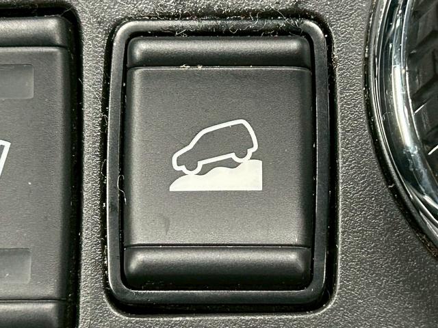 �y�_�E���q���A�V�X�g�R���g���[���z�ʏ�ł͑��s���ɂ����H�ʁi���H�E�ᓹ�Ȃǂ̉����j�ł����Ă��^�C���Ƀ��b�N�������邱�ƂȂ��X���[�Y�ɉ^�]���ł��܂���