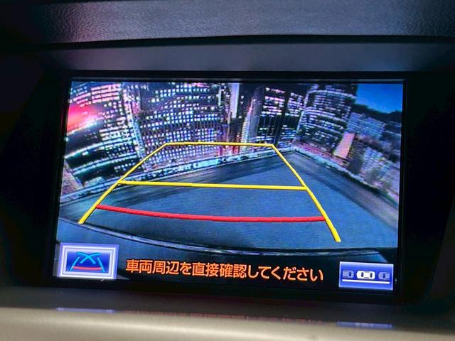 【バックカメラ】運転席から画面上で安全確認ができます。駐車が苦手な方にもオススメな便利機能です。
