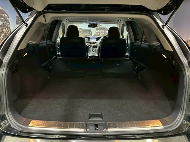 ラゲッジルームは、大容量のスペースを確保。リアシートを倒すことでバリエーション豊かに収納できます。