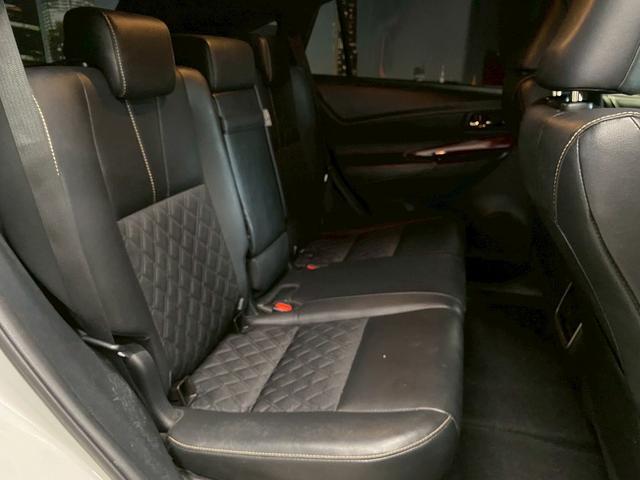 TOYOTA HARRIER PREMIUM