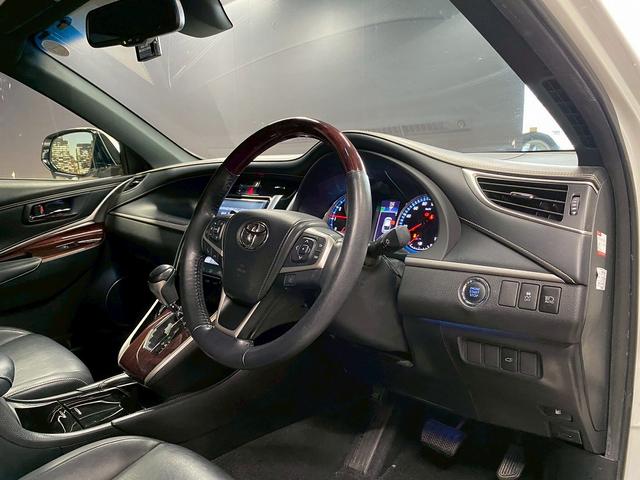 TOYOTA HARRIER PREMIUM