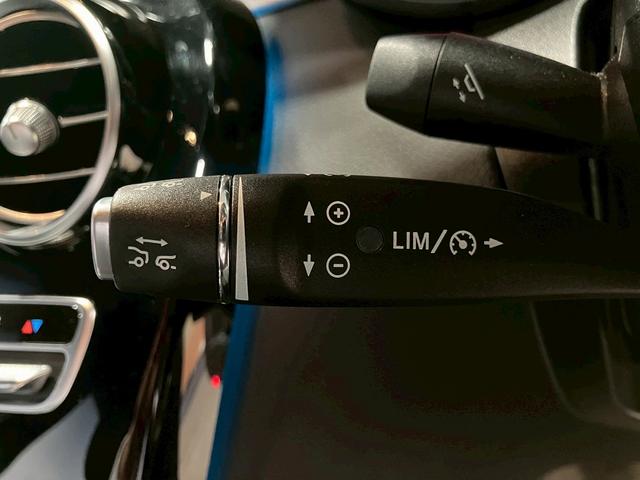 GLC GLC200 スポーツ (禁煙車)(黒半革シート)(レーダークルーズ)(パワーバックドア)(アラウンドビューモニター)(純正ナビ)(フルセグTV)(ルーフレール)(シートヒーター付きパワーシート)(純正19インチAW)(8枚目)