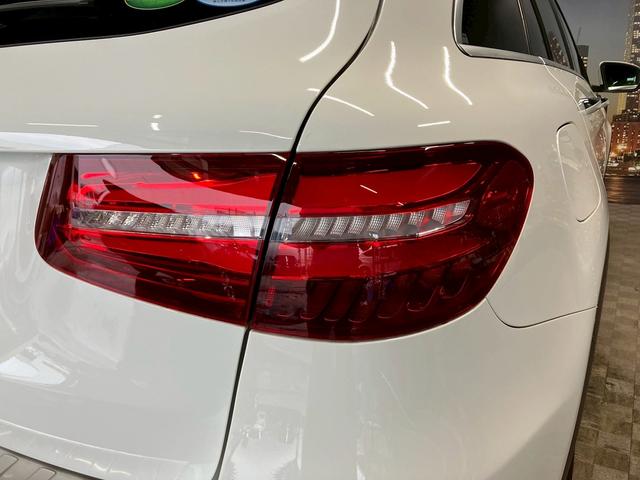 GLC GLC200 スポーツ (禁煙車)(黒半革シート)(レーダークルーズ)(パワーバックドア)(アラウンドビューモニター)(純正ナビ)(フルセグTV)(ルーフレール)(シートヒーター付きパワーシート)(純正19インチAW)(32枚目)