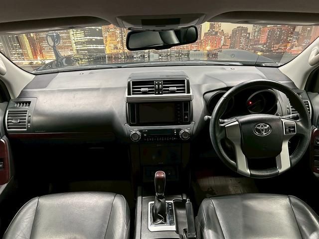 ランドクルーザープラド ＴＸ　Ｌパッケージ　（禁煙車）（後期型）（７人乗り３列シート）（黒本革シート）（クルーズコントロール）（ルーフレール）（純正ＳＤナビ）（スマートキー＆プッシュスタート）（ビルトインＥＴＣ）（純正１７インチＡＷ）（5枚目）