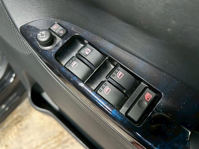 タント カスタムＸ　トップエディションＳＡＩＩＩ　（禁煙車）（両側パワスラ）（黒本革）（純正メモリナビ）（全周囲カメラ）（ＬＥＤヘッドライト）（シートヒーター）（プッシュスタート＆スマートキー）（オートマチックハイビーム）（純正１４インチＡＷ）（45枚目）