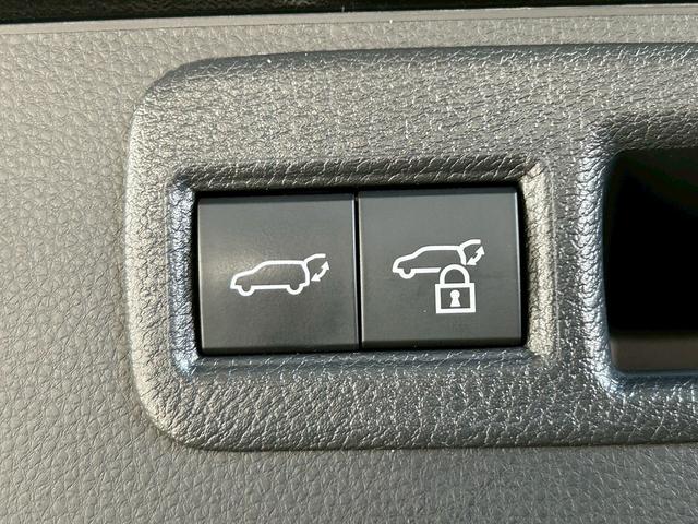 ハリアーハイブリッド Ｚ　レザーパッケージ　（禁煙車）（ワンオーナー）（黒本革シート）（ＪＢＬ）（メーカーナビ）（シートヒーター／クーラー）（全周囲カメラ）（パワーバックドア）（レーダークルーズ）（デジタルインナーミラー）（純正１９インチＡＷ）（11枚目）