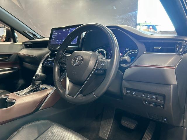 ハリアーハイブリッド Ｚ　レザーパッケージ　（禁煙車）（ワンオーナー）（黒本革シート）（ＪＢＬ）（メーカーナビ）（シートヒーター／クーラー）（全周囲カメラ）（パワーバックドア）（レーダークルーズ）（デジタルインナーミラー）（純正１９インチＡＷ）（30枚目）