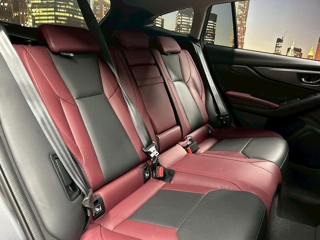 レヴォーグ ＳＴＩスポーツ　ＥＸ　（禁煙車）（赤本革シート）（１１．６インチディスプレイナビ）（パワーシート）（パワーバックドア）（コーナーセンサー）（レーダークルーズ）（シートヒーター）（ＬＥＤヘッドライト）（純正１８インチＡＷ）（21枚目）