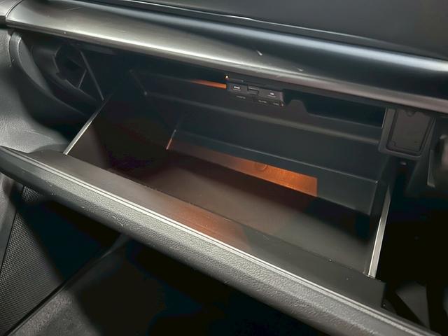 レヴォーグ ＳＴＩスポーツ　ＥＸ　（禁煙車）（赤本革シート）（１１．６インチディスプレイナビ）（パワーシート）（パワーバックドア）（コーナーセンサー）（レーダークルーズ）（シートヒーター）（ＬＥＤヘッドライト）（純正１８インチＡＷ）（31枚目）