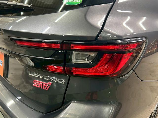 レヴォーグ ＳＴＩスポーツ　ＥＸ　（禁煙車）（赤本革シート）（１１．６インチディスプレイナビ）（パワーシート）（パワーバックドア）（コーナーセンサー）（レーダークルーズ）（シートヒーター）（ＬＥＤヘッドライト）（純正１８インチＡＷ）（44枚目）