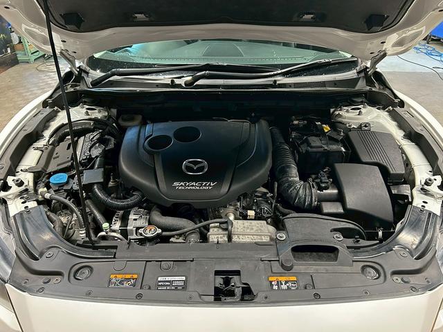 アテンザワゴン ＸＤ　Ｌパッケージ　（禁煙車）（黒本革シート）（ＢＯＳＥサウンド）（レーダークルーズ）（ルーフレール）（メーカーナビ）（ヒーター付パワーシート）（パドルシフト）（ＢＳＭ）（ビルトインＥＴＣ）（純正１９インチＡＷ）（27枚目）