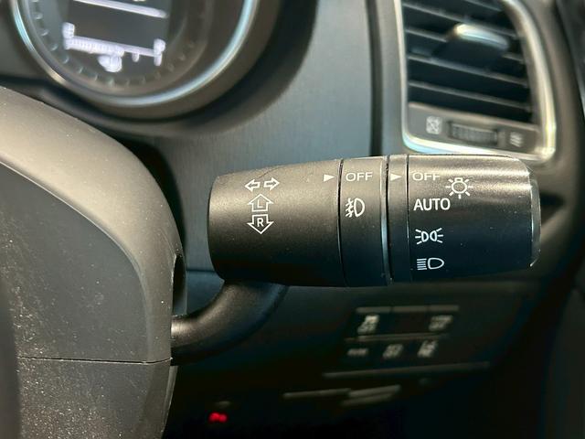 アテンザワゴン ＸＤ　Ｌパッケージ　（禁煙車）（黒本革シート）（ＢＯＳＥサウンド）（レーダークルーズ）（ルーフレール）（メーカーナビ）（ヒーター付パワーシート）（パドルシフト）（ＢＳＭ）（ビルトインＥＴＣ）（純正１９インチＡＷ）（33枚目）