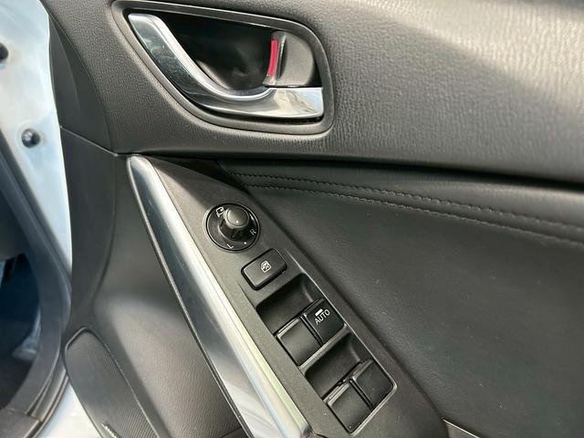 アテンザワゴン ＸＤ　Ｌパッケージ　（禁煙車）（黒本革シート）（ＢＯＳＥサウンド）（レーダークルーズ）（ルーフレール）（メーカーナビ）（ヒーター付パワーシート）（パドルシフト）（ＢＳＭ）（ビルトインＥＴＣ）（純正１９インチＡＷ）（39枚目）