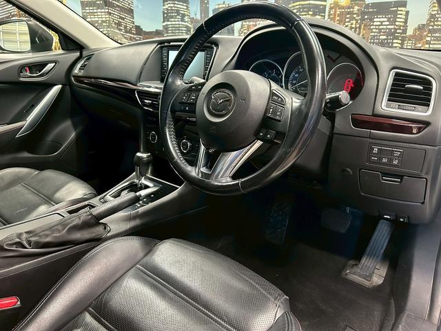 アテンザワゴン ＸＤ　Ｌパッケージ　（禁煙車）（黒本革シート）（ＢＯＳＥサウンド）（レーダークルーズ）（ルーフレール）（メーカーナビ）（ヒーター付パワーシート）（パドルシフト）（ＢＳＭ）（ビルトインＥＴＣ）（純正１９インチＡＷ）（43枚目）