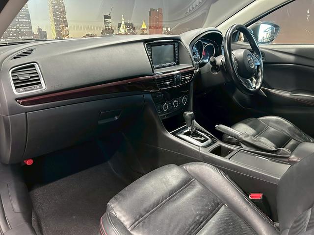 アテンザワゴン ＸＤ　Ｌパッケージ　（禁煙車）（黒本革シート）（ＢＯＳＥサウンド）（レーダークルーズ）（ルーフレール）（メーカーナビ）（ヒーター付パワーシート）（パドルシフト）（ＢＳＭ）（ビルトインＥＴＣ）（純正１９インチＡＷ）（45枚目）