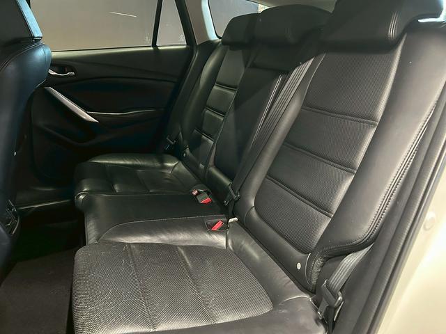 アテンザワゴン ＸＤ　Ｌパッケージ　（禁煙車）（黒本革シート）（ＢＯＳＥサウンド）（レーダークルーズ）（ルーフレール）（メーカーナビ）（ヒーター付パワーシート）（パドルシフト）（ＢＳＭ）（ビルトインＥＴＣ）（純正１９インチＡＷ）（47枚目）