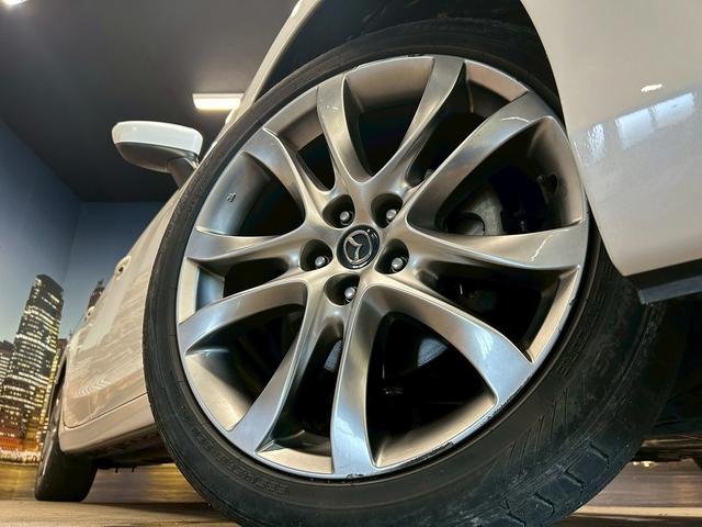 アテンザワゴン ＸＤ　Ｌパッケージ　（禁煙車）（黒本革シート）（ＢＯＳＥサウンド）（レーダークルーズ）（ルーフレール）（メーカーナビ）（ヒーター付パワーシート）（パドルシフト）（ＢＳＭ）（ビルトインＥＴＣ）（純正１９インチＡＷ）（62枚目）