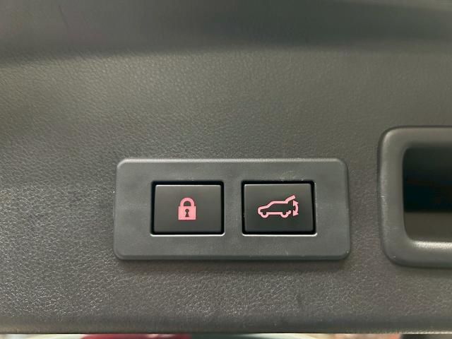 �y�p���[�o�b�N�h�A�z�����^�b�`�Ńo�b�N�h�A���J���A�߂�ꍇ�������^�b�`�ő���\�ŕ֗����t�o�ł����^�]�Ȃ�����A�X�}�[�g�L�[����̑�����\�ł���