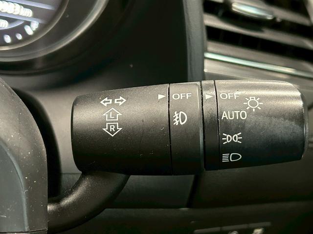 アテンザワゴン XD プロアクティブ (禁煙車)(後期型)(BOSEサウンド)(ルーフレール)(黒革シートカバー)(メーカーSDナビ)(レーンキープアシスト)(ブラインドスポットモニター)(HUD)(ETC)(純正17インチAW)(25枚目)