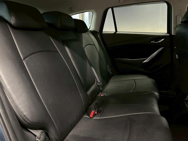 アテンザワゴン XD プロアクティブ (禁煙車)(後期型)(BOSEサウンド)(ルーフレール)(黒革シートカバー)(メーカーSDナビ)(レーンキープアシスト)(ブラインドスポットモニター)(HUD)(ETC)(純正17インチAW)(26枚目)