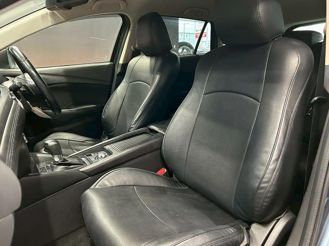 アテンザワゴン XD プロアクティブ (禁煙車)(後期型)(BOSEサウンド)(ルーフレール)(黒革シートカバー)(メーカーSDナビ)(レーンキープアシスト)(ブラインドスポットモニター)(HUD)(ETC)(純正17インチAW)(32枚目)