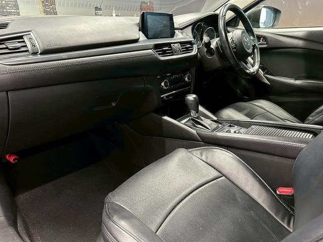 アテンザワゴン XD プロアクティブ (禁煙車)(後期型)(BOSEサウンド)(ルーフレール)(黒革シートカバー)(メーカーSDナビ)(レーンキープアシスト)(ブラインドスポットモニター)(HUD)(ETC)(純正17インチAW)(39枚目)