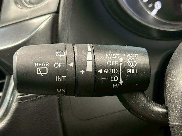 アテンザワゴン XD プロアクティブ (禁煙車)(後期型)(BOSEサウンド)(ルーフレール)(黒革シートカバー)(メーカーSDナビ)(レーンキープアシスト)(ブラインドスポットモニター)(HUD)(ETC)(純正17インチAW)(62枚目)