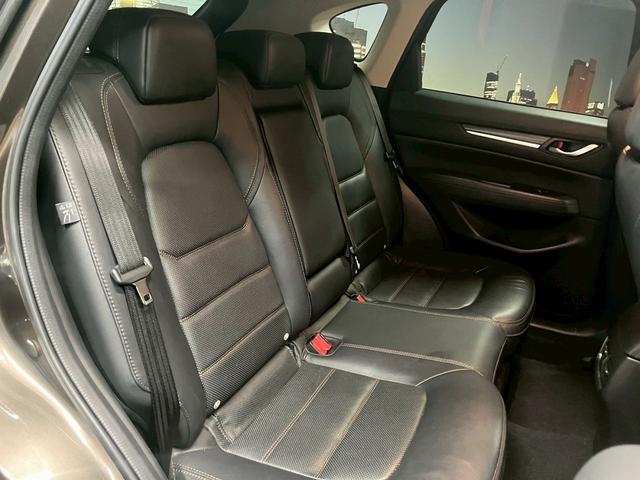 ＣＸ－５ ＸＤ　Ｌパッケージ　（禁煙車）（黒本革シート）（純正ＳＤナビ）（パワーシート）（シートヒーター）（電動リアゲート）（コーナーセンサー）（レーダークルーズ）（全周囲モニター）（ビルトインＥＴＣ）（純正１９インチＡＷ）（21枚目）