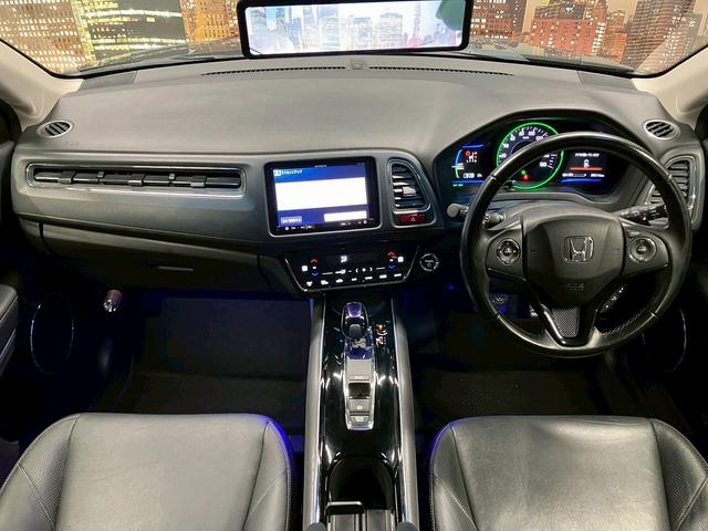 ヴェゼル ハイブリッドＺ　（禁煙車）（カロッツェリア製ＳＤナビ）（社外後席モニター）（黒半革）（デジタルインナーミラー）（ブレーキホールド）（ルーフレール）（パドルシフト）（シートヒーター）（ＥＴＣ）（純正１７インチＡＷ）（5枚目）