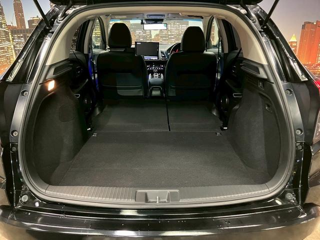 ヴェゼル ハイブリッドＺ　（禁煙車）（カロッツェリア製ＳＤナビ）（社外後席モニター）（黒半革）（デジタルインナーミラー）（ブレーキホールド）（ルーフレール）（パドルシフト）（シートヒーター）（ＥＴＣ）（純正１７インチＡＷ）（16枚目）