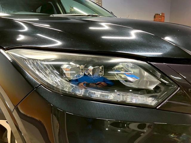 ヴェゼル ハイブリッドＺ　（禁煙車）（カロッツェリア製ＳＤナビ）（社外後席モニター）（黒半革）（デジタルインナーミラー）（ブレーキホールド）（ルーフレール）（パドルシフト）（シートヒーター）（ＥＴＣ）（純正１７インチＡＷ）（17枚目）