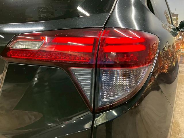 ヴェゼル ハイブリッドＺ　（禁煙車）（カロッツェリア製ＳＤナビ）（社外後席モニター）（黒半革）（デジタルインナーミラー）（ブレーキホールド）（ルーフレール）（パドルシフト）（シートヒーター）（ＥＴＣ）（純正１７インチＡＷ）（37枚目）