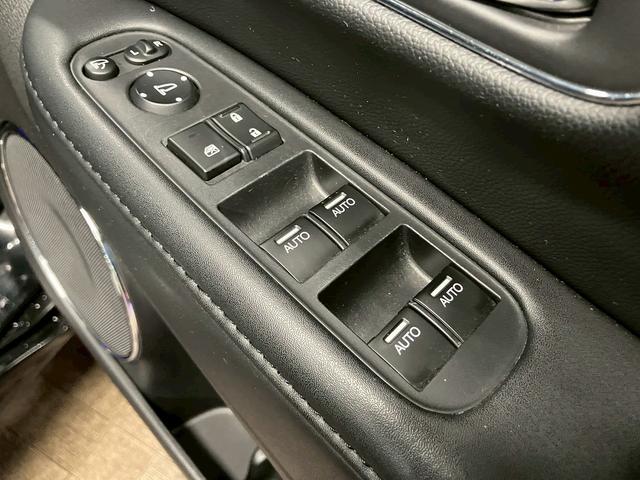 ヴェゼル ハイブリッドＺ　（禁煙車）（カロッツェリア製ＳＤナビ）（社外後席モニター）（黒半革）（デジタルインナーミラー）（ブレーキホールド）（ルーフレール）（パドルシフト）（シートヒーター）（ＥＴＣ）（純正１７インチＡＷ）（42枚目）