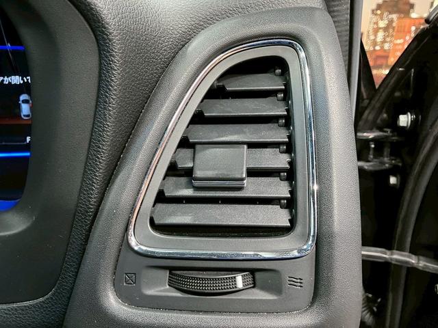 ヴェゼル ハイブリッドＺ　（禁煙車）（カロッツェリア製ＳＤナビ）（社外後席モニター）（黒半革）（デジタルインナーミラー）（ブレーキホールド）（ルーフレール）（パドルシフト）（シートヒーター）（ＥＴＣ）（純正１７インチＡＷ）（44枚目）