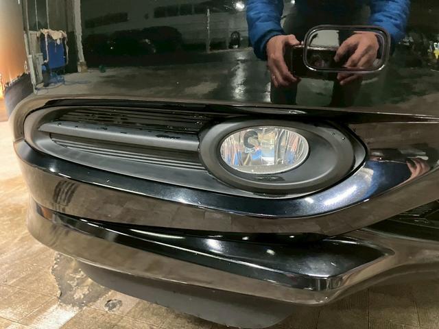 ヴェゼル ハイブリッドＺ　（禁煙車）（カロッツェリア製ＳＤナビ）（社外後席モニター）（黒半革）（デジタルインナーミラー）（ブレーキホールド）（ルーフレール）（パドルシフト）（シートヒーター）（ＥＴＣ）（純正１７インチＡＷ）（47枚目）