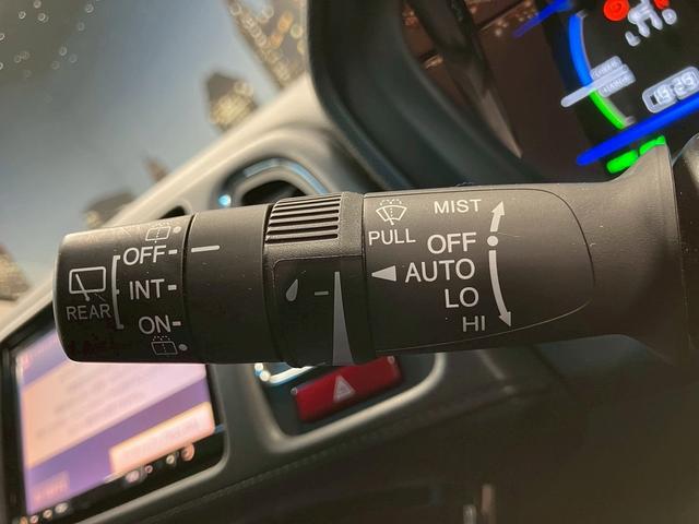 ヴェゼル ハイブリッドＺ　（禁煙車）（カロッツェリア製ＳＤナビ）（社外後席モニター）（黒半革）（デジタルインナーミラー）（ブレーキホールド）（ルーフレール）（パドルシフト）（シートヒーター）（ＥＴＣ）（純正１７インチＡＷ）（53枚目）