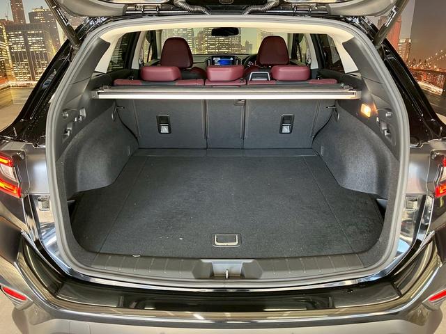 レヴォーグ ＳＴＩスポーツ　（禁煙車）（ワンオーナー）（赤＆黒本革シート）（純正９インチナビ）（ガナドール製マフラー）（ａｐｐｌｅ　ＣａｒＰｌａｙ）（アイサイト）（レーダークルーズ）（ＥＴＣ）（ＷｅｄｓＳｐｏｒｔ１８インチＡＷ）（14枚目）