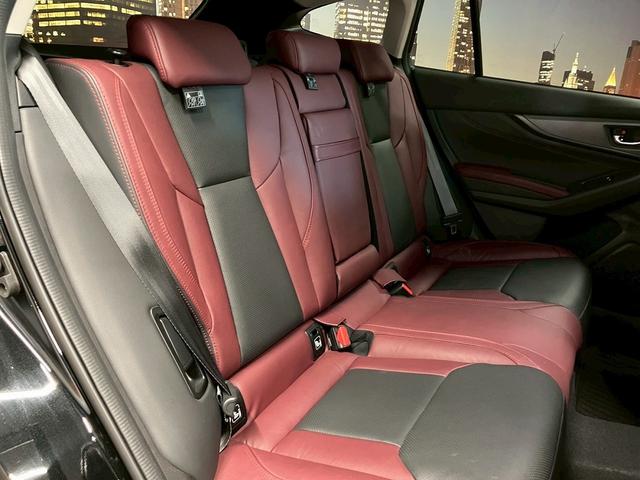 レヴォーグ ＳＴＩスポーツ　（禁煙車）（ワンオーナー）（赤＆黒本革シート）（純正９インチナビ）（ガナドール製マフラー）（ａｐｐｌｅ　ＣａｒＰｌａｙ）（アイサイト）（レーダークルーズ）（ＥＴＣ）（ＷｅｄｓＳｐｏｒｔ１８インチＡＷ）（20枚目）