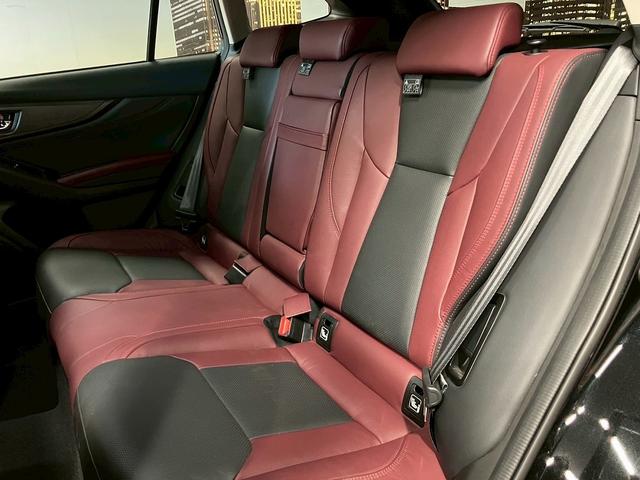 レヴォーグ ＳＴＩスポーツ　（禁煙車）（ワンオーナー）（赤＆黒本革シート）（純正９インチナビ）（ガナドール製マフラー）（ａｐｐｌｅ　ＣａｒＰｌａｙ）（アイサイト）（レーダークルーズ）（ＥＴＣ）（ＷｅｄｓＳｐｏｒｔ１８インチＡＷ）（32枚目）